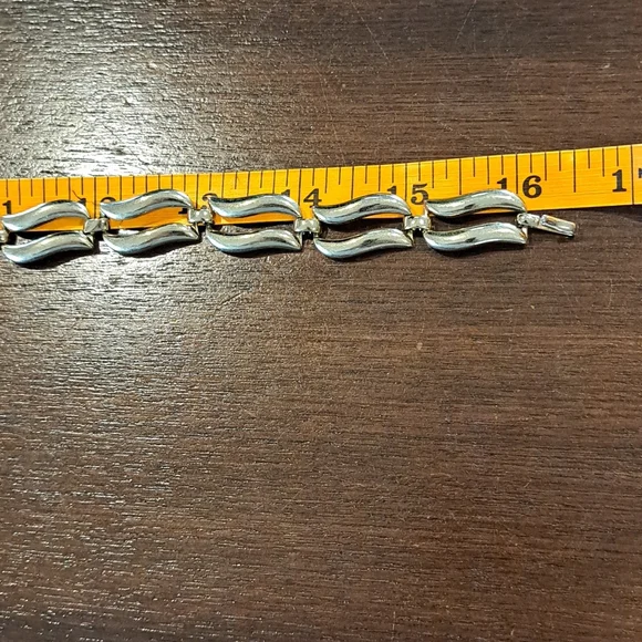 Monet Necklace 16" Wave Link Goldtone - Picture 7 of 7